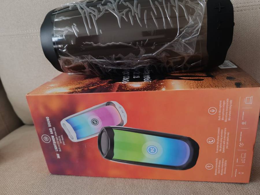 Portable wireless PULSE 4 speaker.