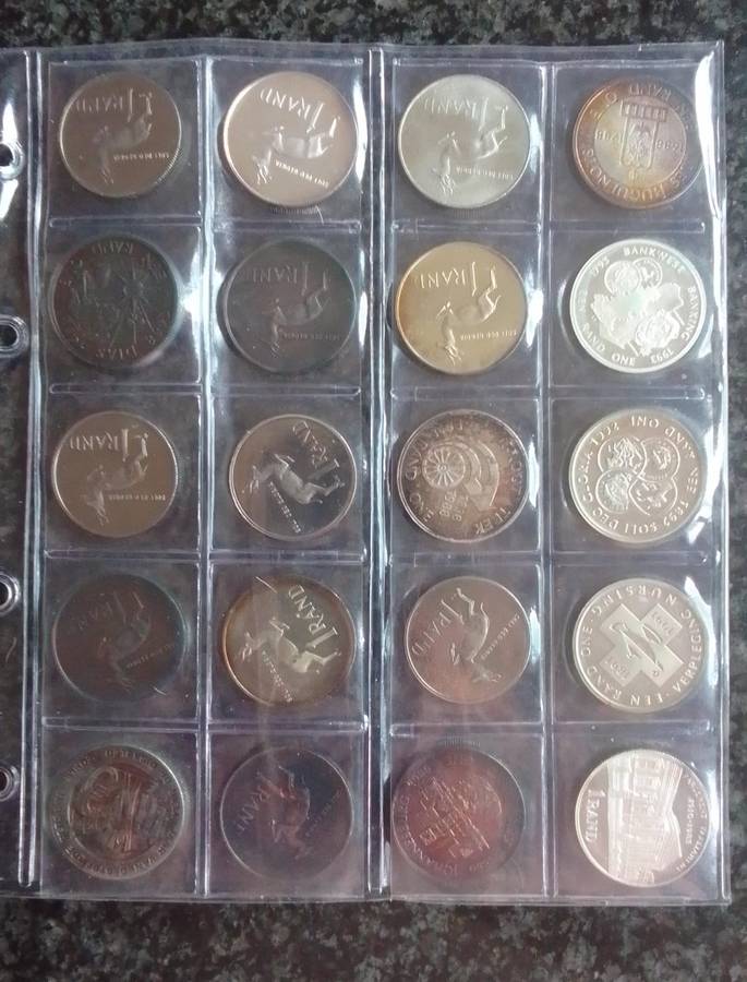 42x South African R1 coins (37x is Silver Coins)