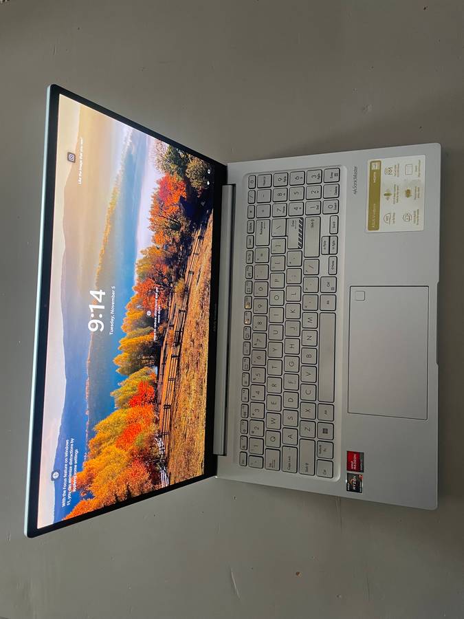 Asus Vivobook 15 Ryzen 7 OLED Notebook + Asus Zenscreen 15" Portable Monitor