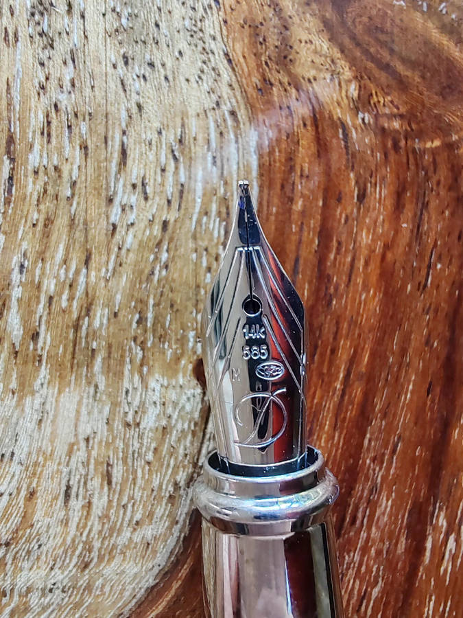 St Dupont Line D fountain pen - Black lacquer with 14K gold medium Nib