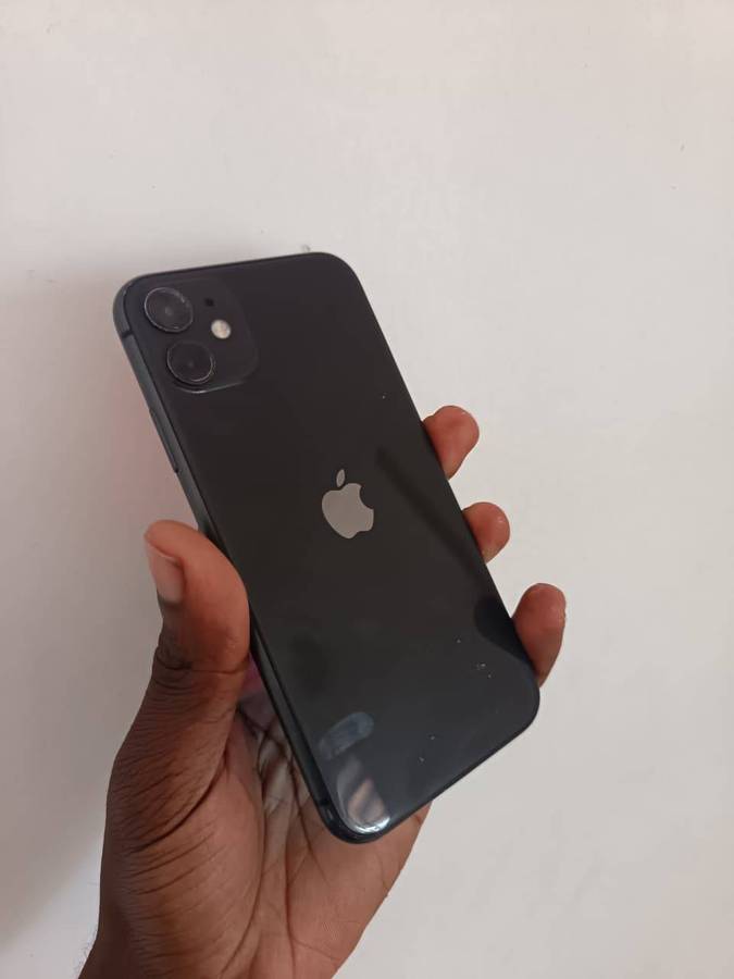 Apple iPhone 11  Black  64GB  Working 100% (Screen Cracks)