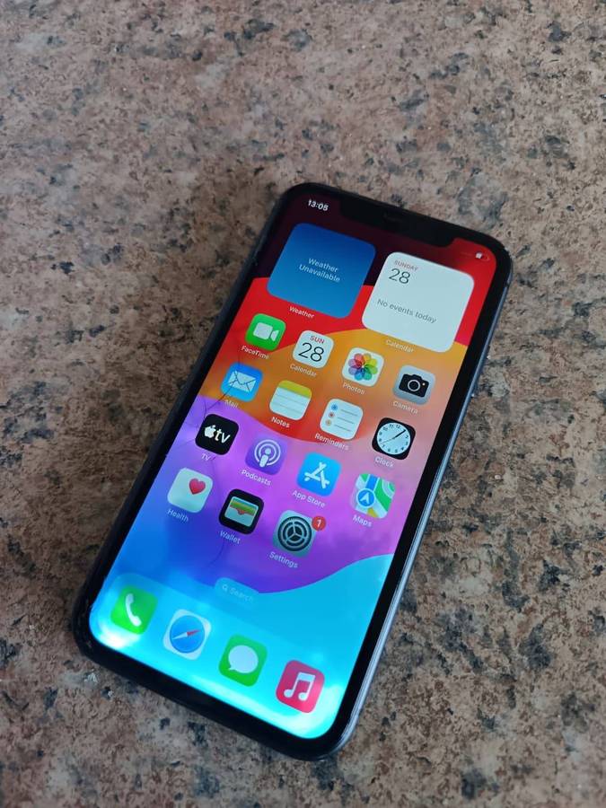 Apple iPhone 11  Black  64GB  Working 100% (Screen Cracks)