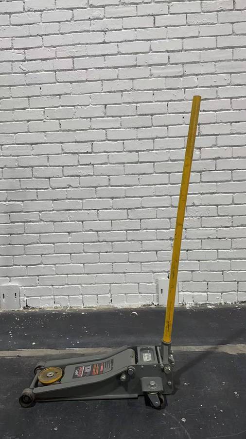 AIYI 4 Ton Low Profile Hydraulic Floor Jack