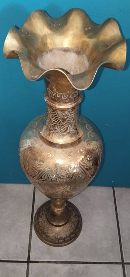 Beautiful Solid Brass Vase. 5 Kg