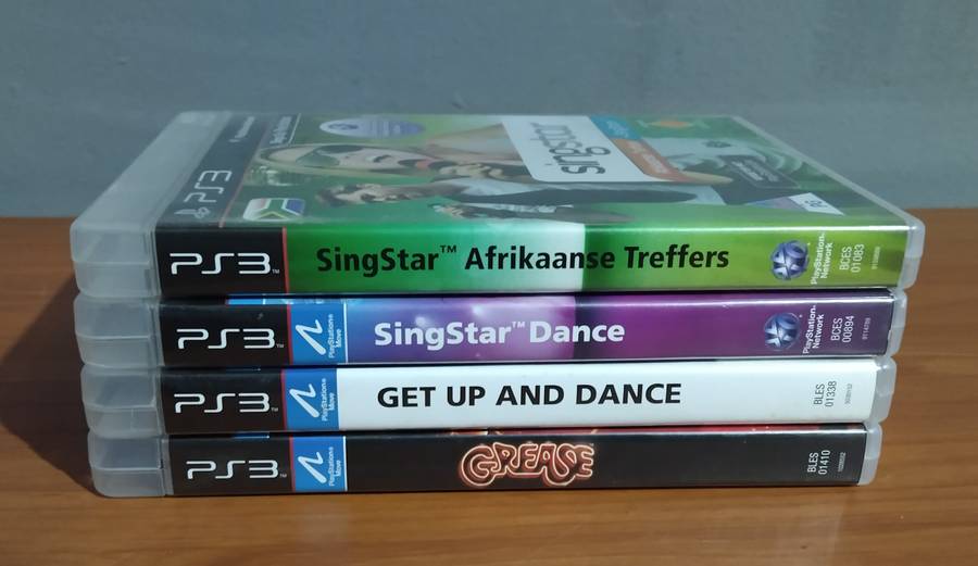 PlayStation 3 MOVE SingStar and Dance Bundle