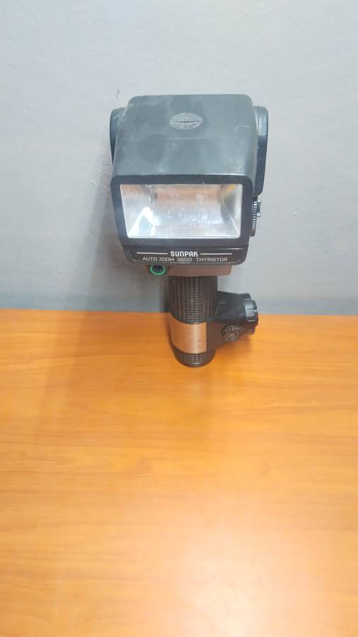 Sunpak Auto Zoom 3600 Thyristor  Flash