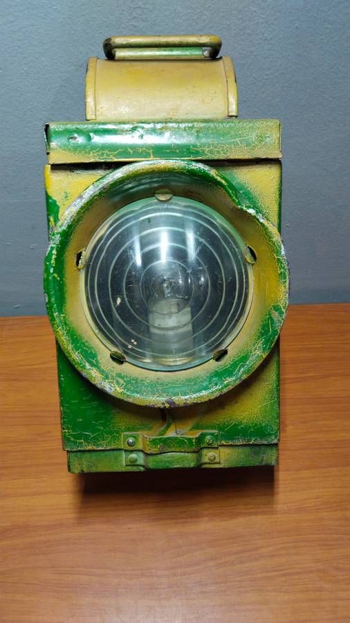 Vintage SAV/SAT Signal Lamp
