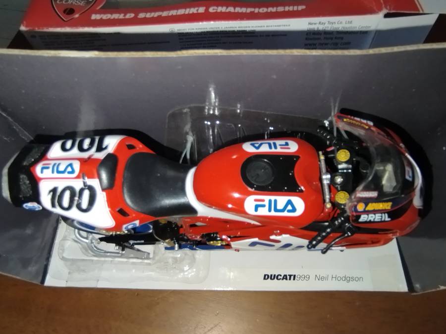 Ducati 999 Fila Neil Hodgson no 100 Model