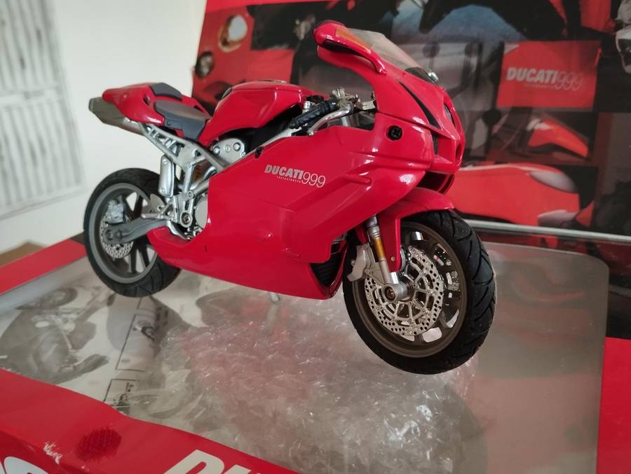 Ducati 999 Street Model Die Cast Kit assembly