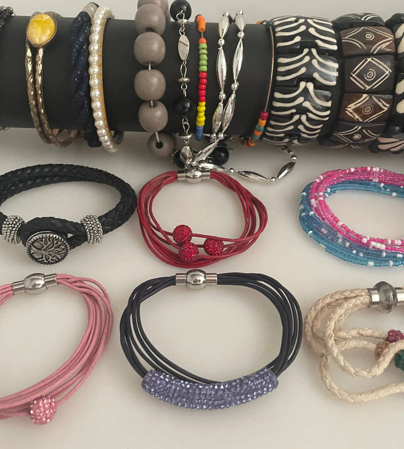 Clearance sale- Bulk Lot of 147+ Costume Jewelry Bracelets & Bangles  Beaded, Cuffs, Plastic
