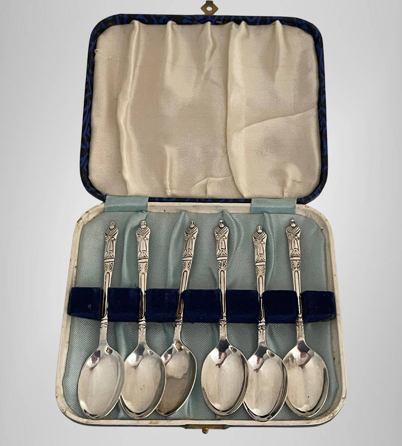 6 Vintage SIPELIA Sheffield England APOSTEL Silver Plate Spoons  Boxed Set  Superb Condition