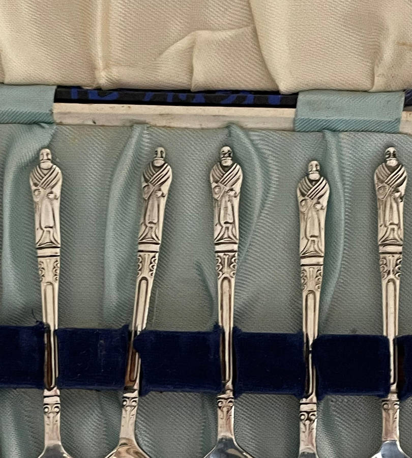 6 Vintage SIPELIA Sheffield England APOSTEL Silver Plate Spoons  Boxed Set  Superb Condition