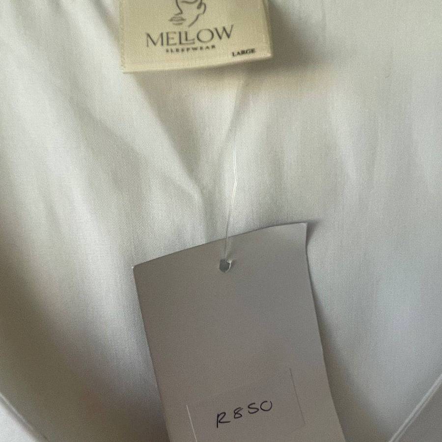 White Cotton-Linen Maxi Sleepwear Dress with Side Slits & Pockets  Size Large (Fits SA 40-42)  R85