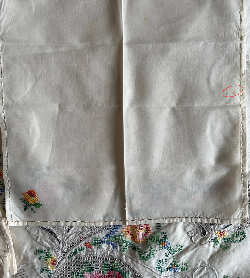 Lot of 3 Vintage Embroidered Tablecloths with Matching Serviettes  26 Pieces Total