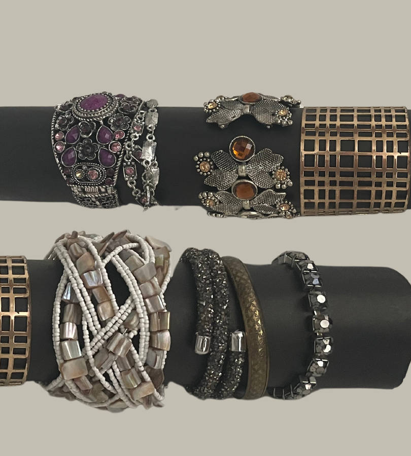 Clearance sale- Bulk Lot of 147+ Costume Jewelry Bracelets & Bangles  Beaded, Cuffs, Plastic