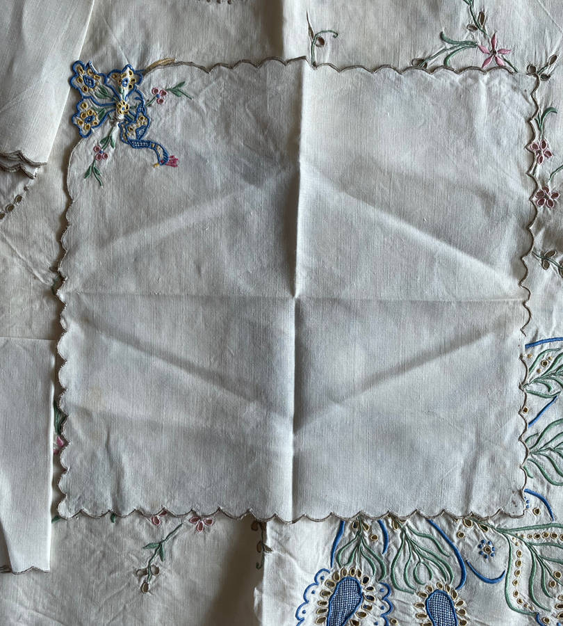 Lot of 3 Vintage Embroidered Tablecloths with Matching Serviettes  26 Pieces Total