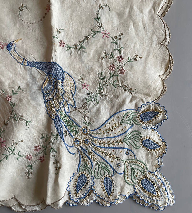 Lot of 3 Vintage Embroidered Tablecloths with Matching Serviettes  26 Pieces Total