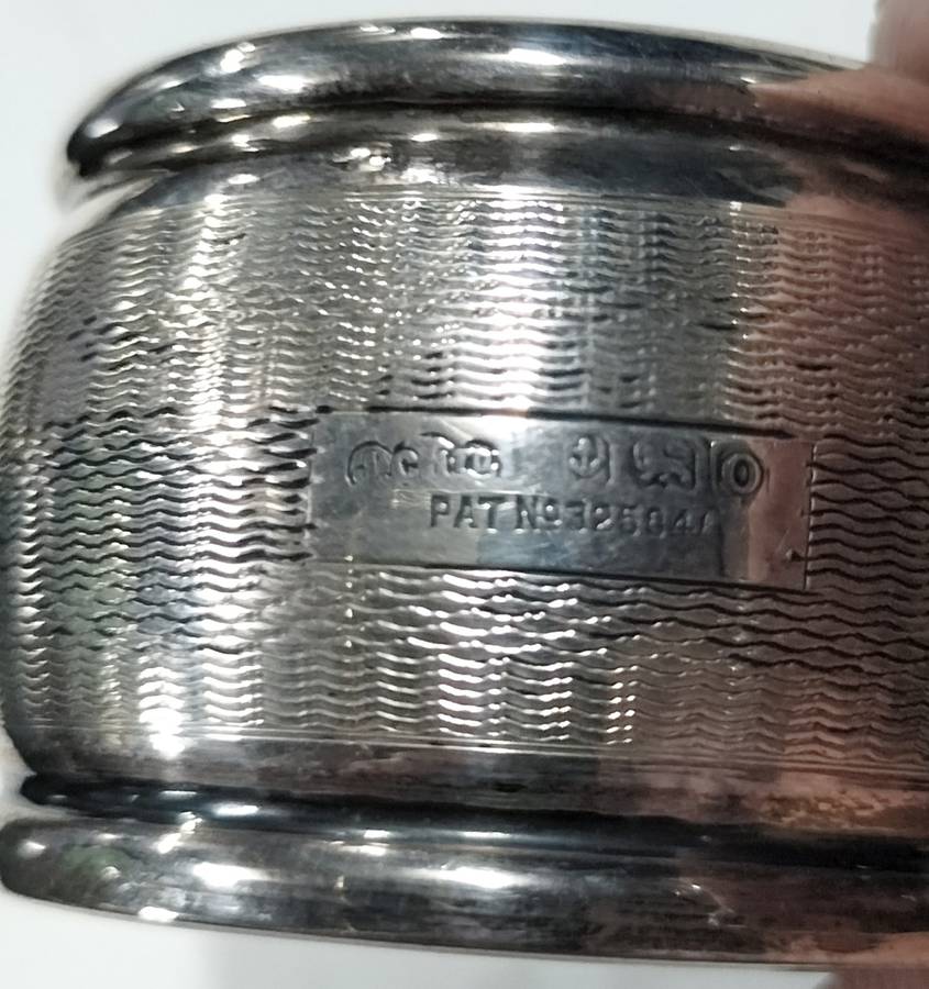 Antique Birmingham Silver serviette ring with Bakelite inner31.3g (12)