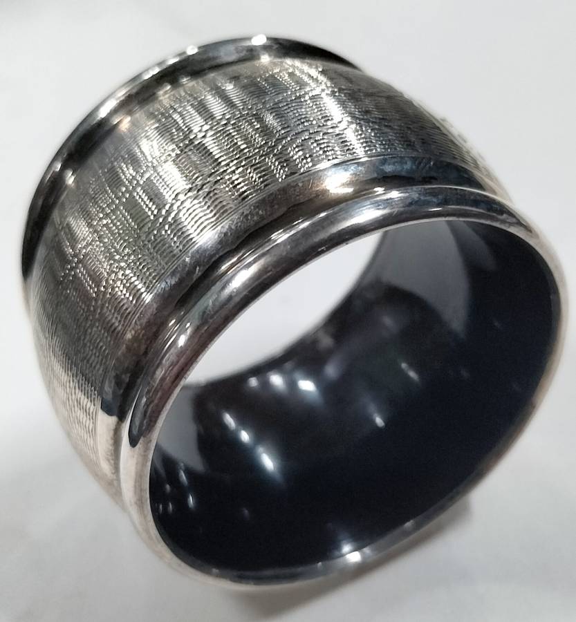 Antique Birmingham Silver serviette ring with Bakelite inner31.3g (12)