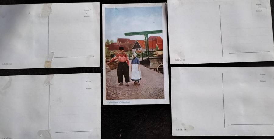 Post Cards showing Dutch (Holland) people in traditional dress (x 5)