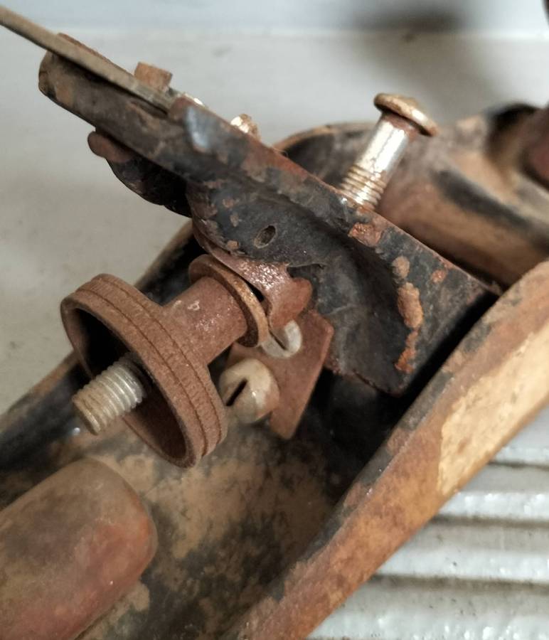 Vintage wood plane - no manufacturer details - seems to be No3 size - for the restorer