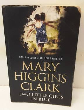 Books :  Two Little Girls in Blue - Mary Higgins Clark