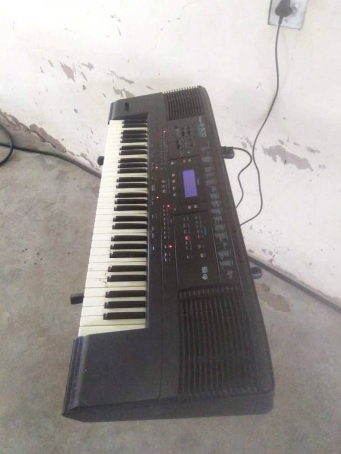 Roland E500