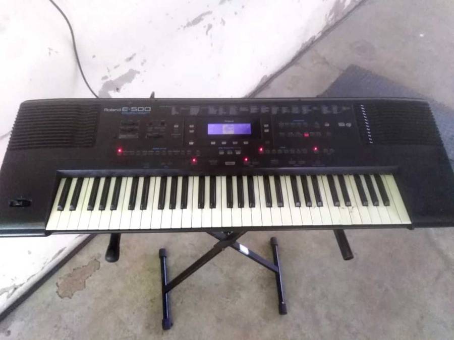 Roland E500