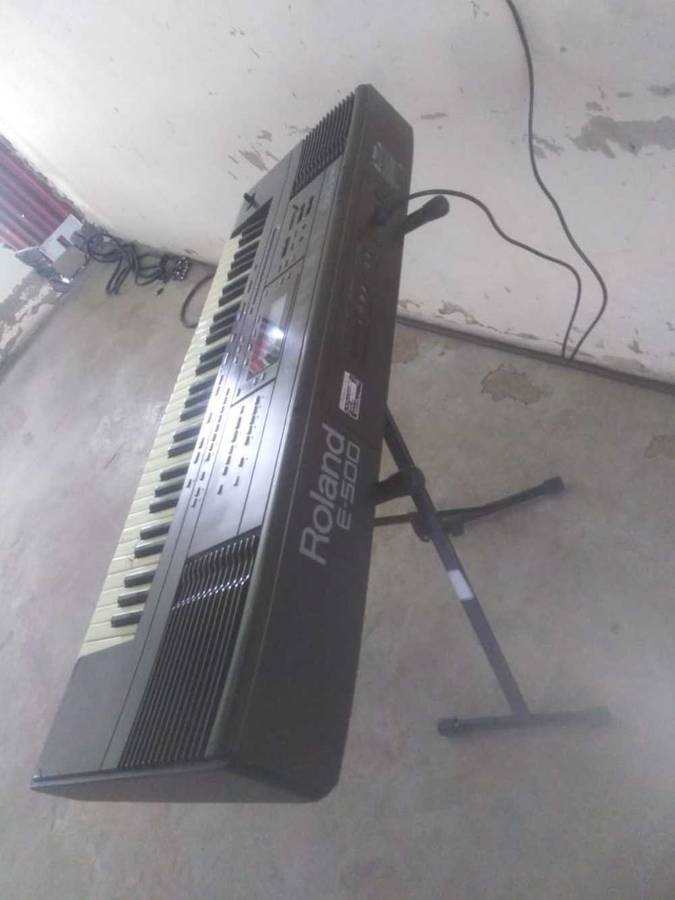 Roland E500