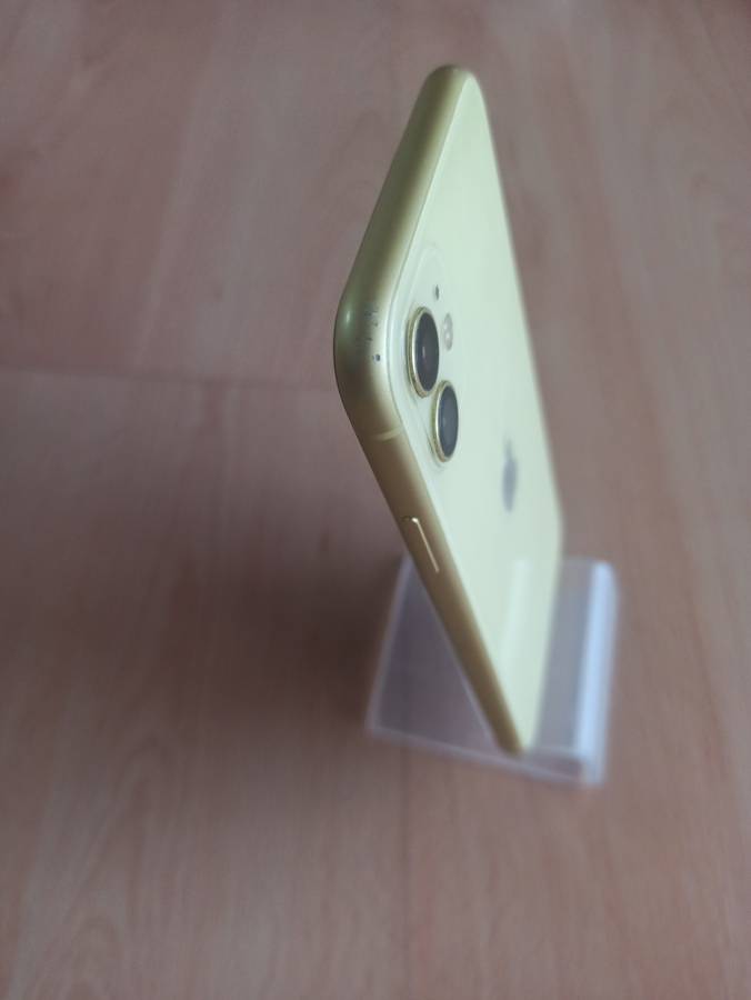 IPHONE 11 64gb yellow with 100% battery health
