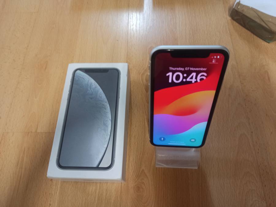 iPhone XR 64gb white