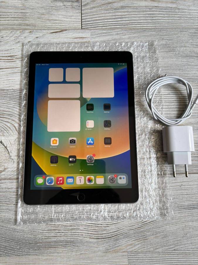 Apple iPad Pro 9.7 (1st Gen)  32GB | Wi-Fi | Space Gray