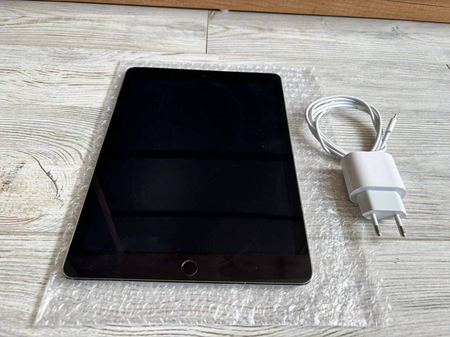 Apple iPad Pro 9.7 (1st Gen)  32GB | Wi-Fi | Space Gray