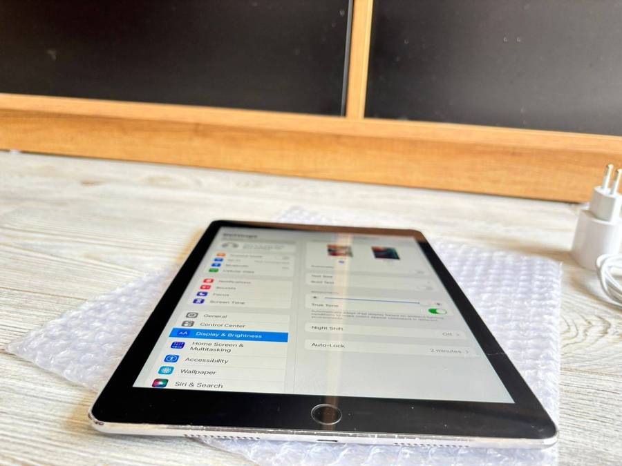 Apple iPad Pro 9.7 (1st Gen)  32GB | Wi-Fi | Space Gray