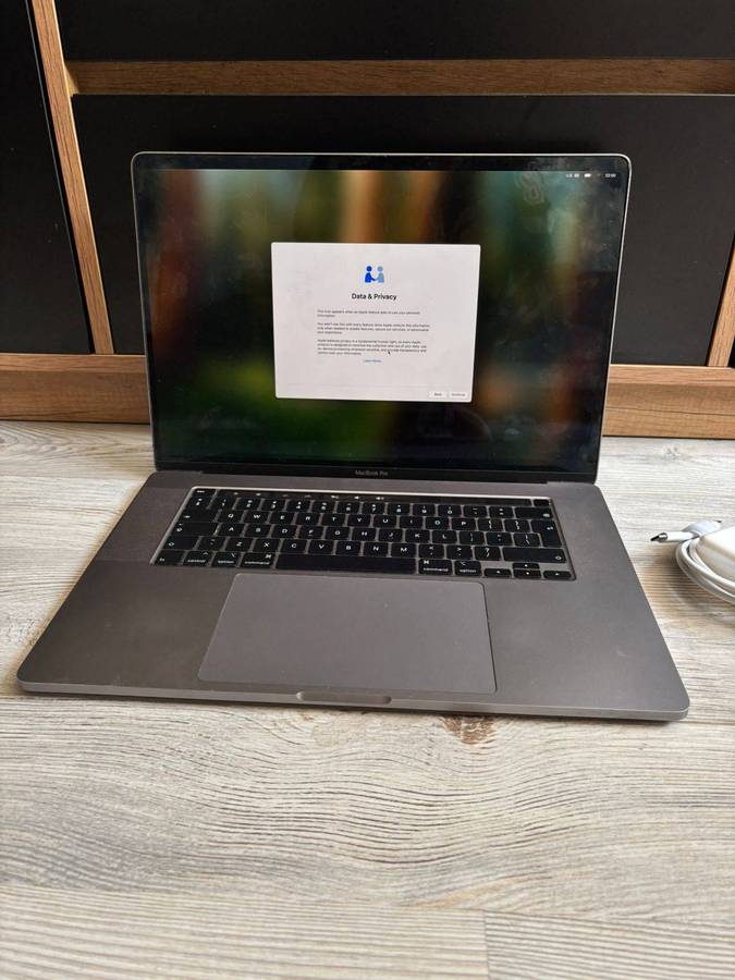 Apple MacBook Pro 16-inch (2019)  Retina Display | Touch Bar & Touch ID 