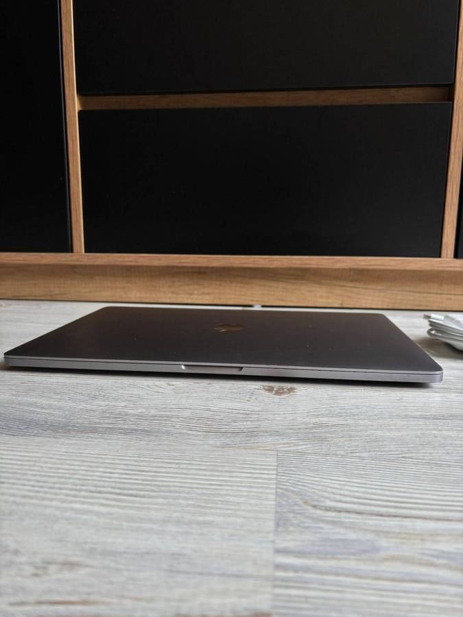 Apple MacBook Pro 16-inch (2019)  Retina Display | Touch Bar & Touch ID 
