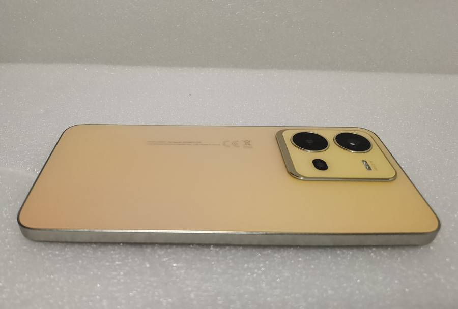 vivo cellphone V25e MINT CONDITION