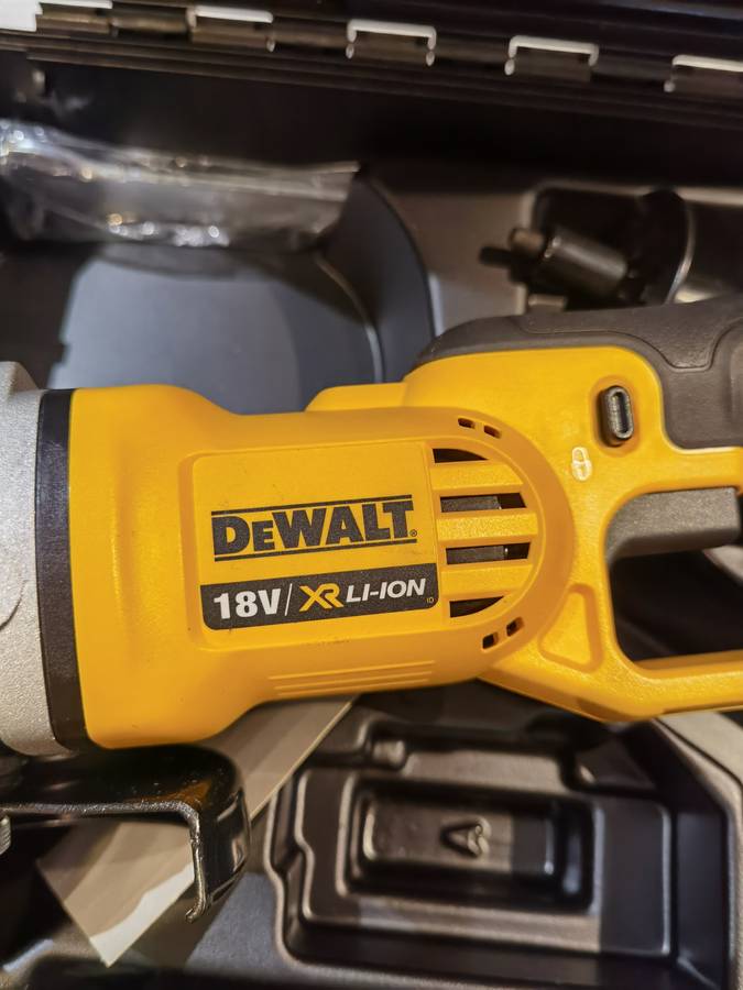 Dewalt DCG412NT-XJ Angle Grinder  (11.5 cm Wheel Diameter)
