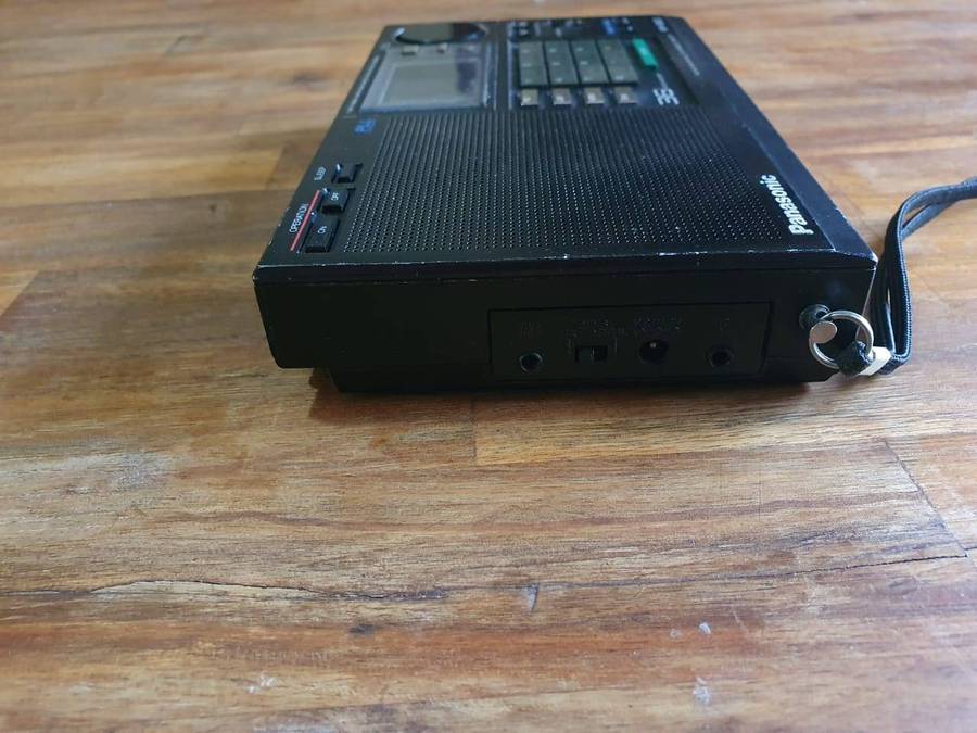 Vintage Panasonic RF-B60 Shortwave Radio