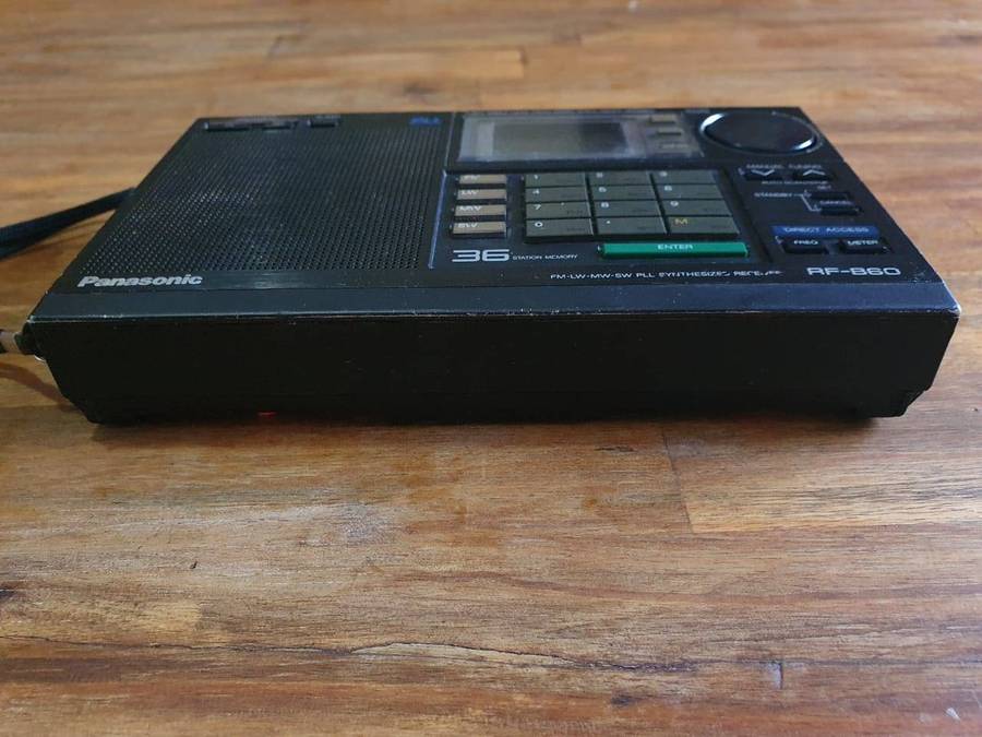 Vintage Panasonic RF-B60 Shortwave Radio