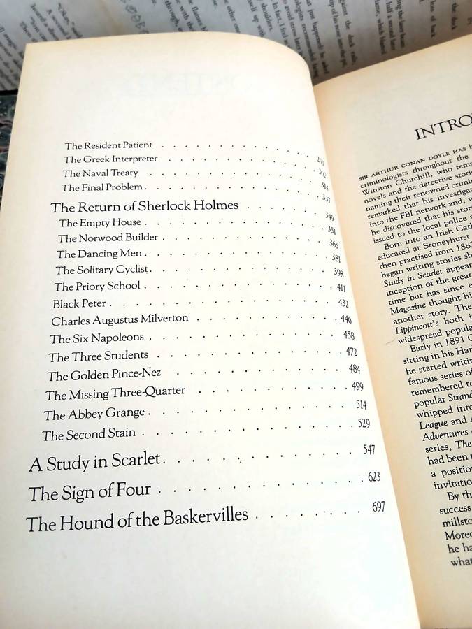 The Celebrated Cases of Sherlock Holmes by Sir Arthur Conan Doyle [Treasury of World Masterpieces]