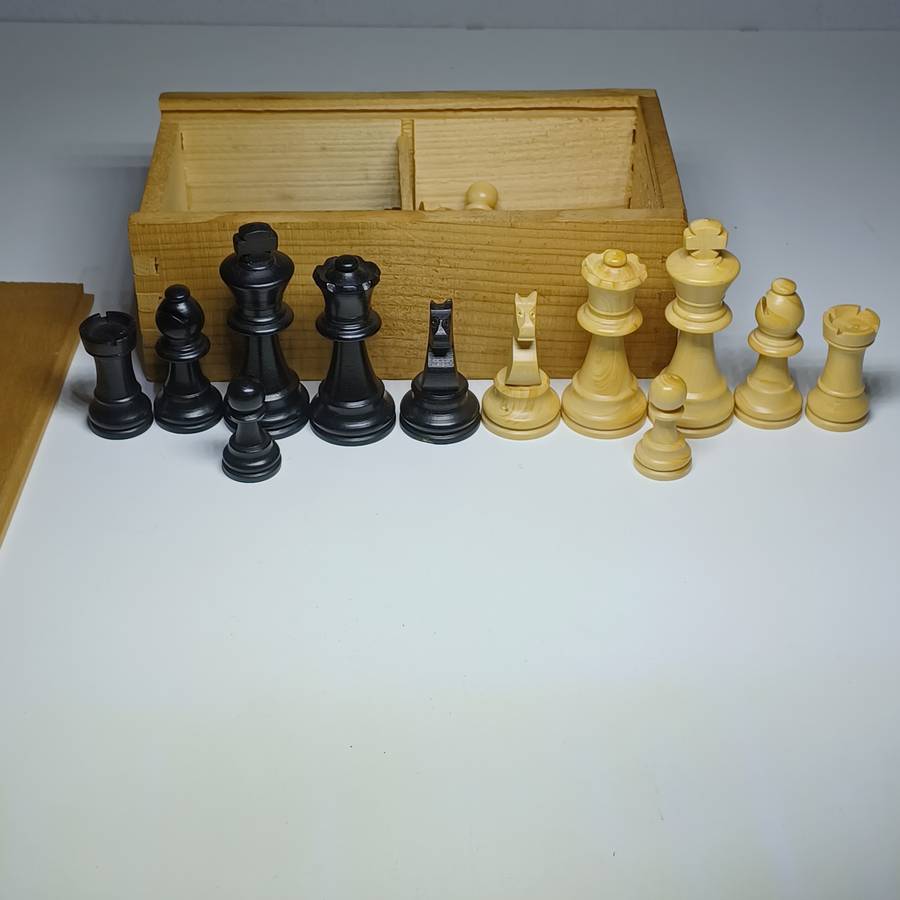 Vintage French Wooden Chess Set in wooden box (king size - 6cm) Box size (15x8 cm)