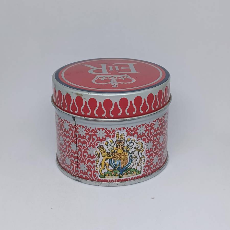 Vintage Queen Elizabeth II Silver Jubilee Matchbox Tin (7cm x 5.8cm)