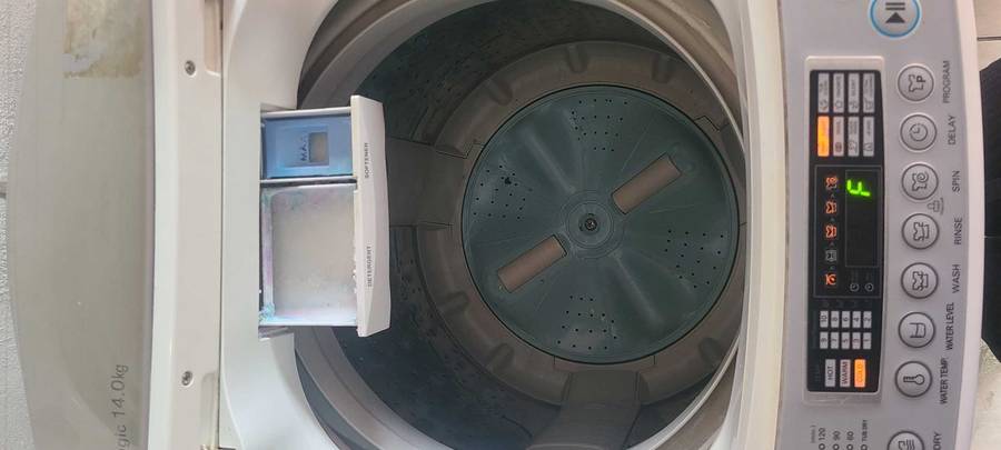 LG fuzzy logic 14.0kg washing machine