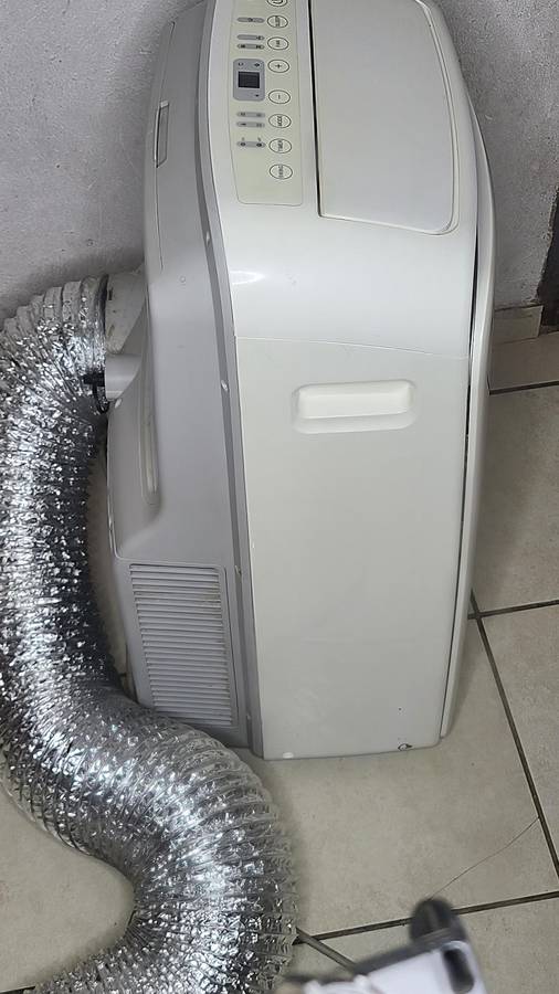 Midea mobile Aircon 12000BTU cooling and heating