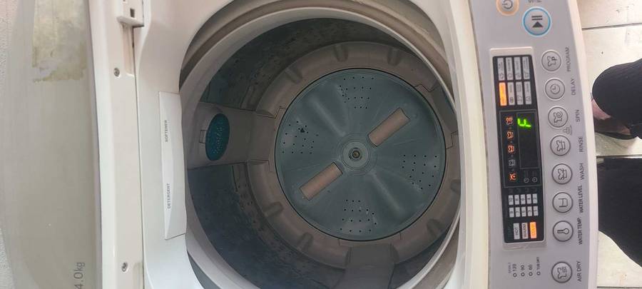 LG fuzzy logic 14.0kg washing machine