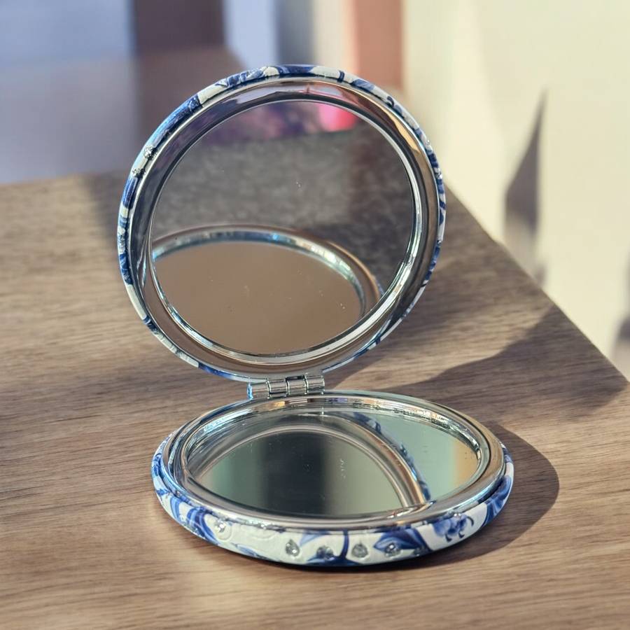 Compact mirror