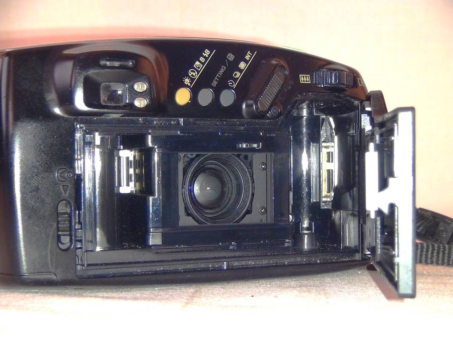 Pentax Zoom 105 Super compact point and shoot film camera