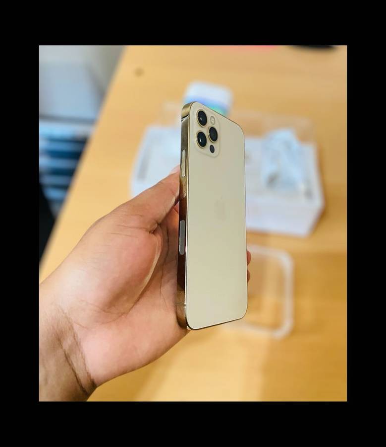 Phone NOT SOLD, Iphone 12pro & Free Earpods