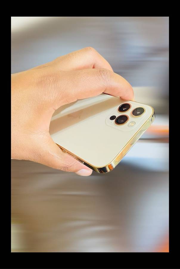 Phone NOT SOLD, Iphone 12pro & Free Earpods